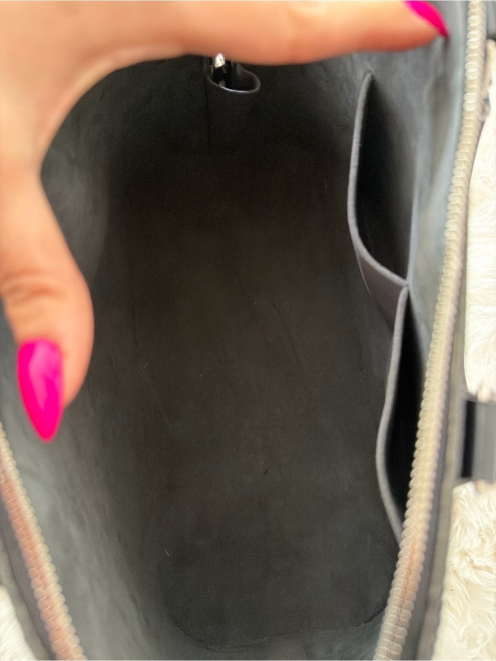 Authentic Louis Vuitton Alma Epi Leather Black - Picture 6 of 9